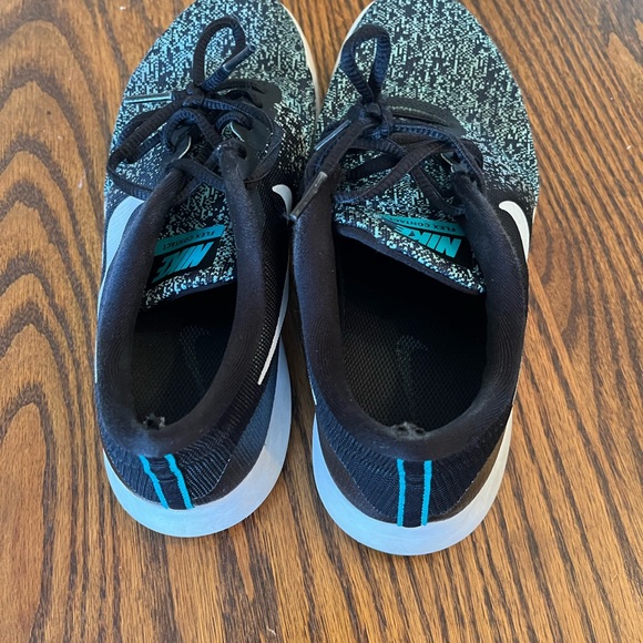 Nike women’s size 9 running shoes lovingly worn - Picture 6 of 10